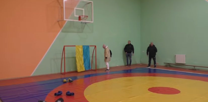 Халабуда замість хабу: молодь у селі Холодна Балка збудувала собі “молодіжний простір”... у полі Халабуда замість хабу: молодь у селі Холодна Балка збудувала собі “молодіжний простір”... у полі - зображення